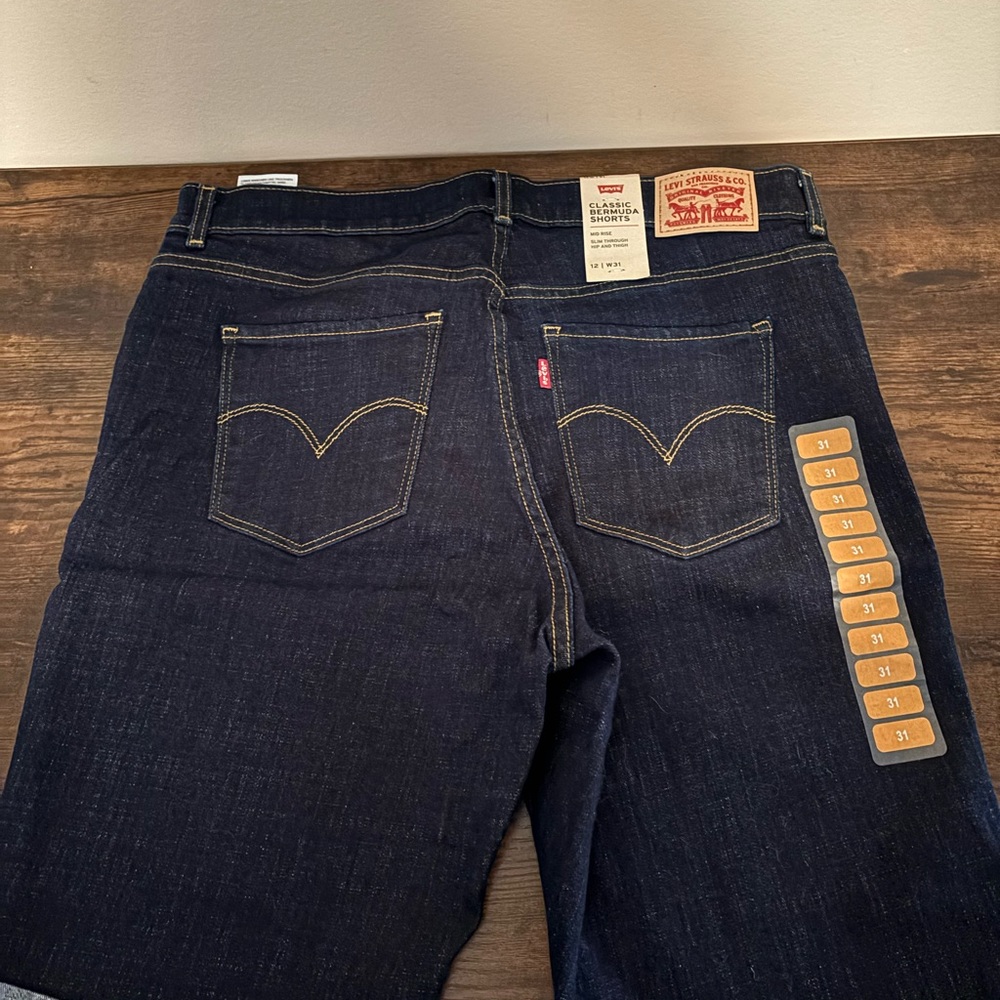 New Levi Strauss and Company classic Bermuda shorts size 12, waist 31